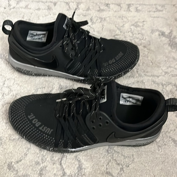 Nike Free TR 7 Selfie Training lace up sneakers black chrome Size 6.5 - Picture 10 of 17